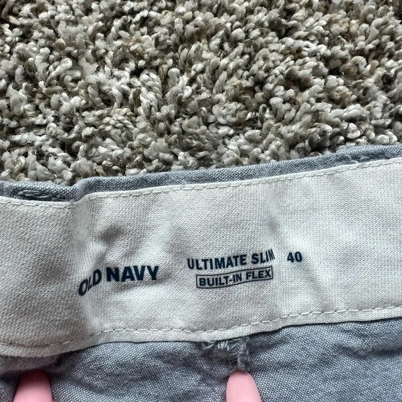 Old Navy Men's Light Gray Shorts - Picture 2 of 2